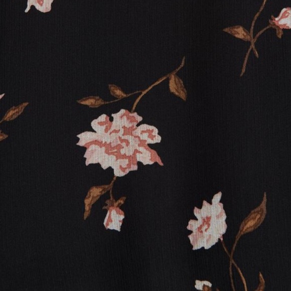 Dynamite tiered dress. Size medium black with floral print - Picture 4 of 6